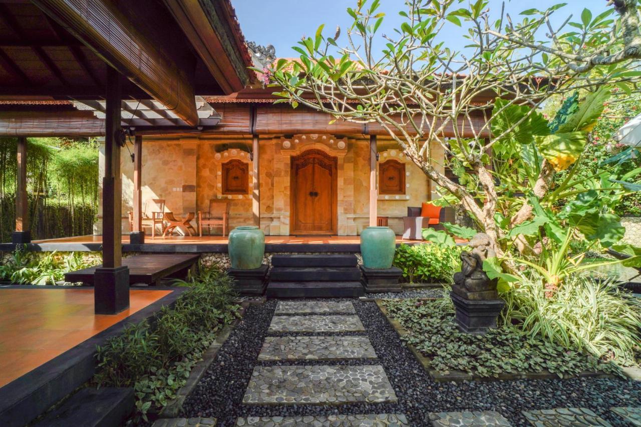 Giri Bhagawan Villas & Spa Nusa Dua  Exterior photo